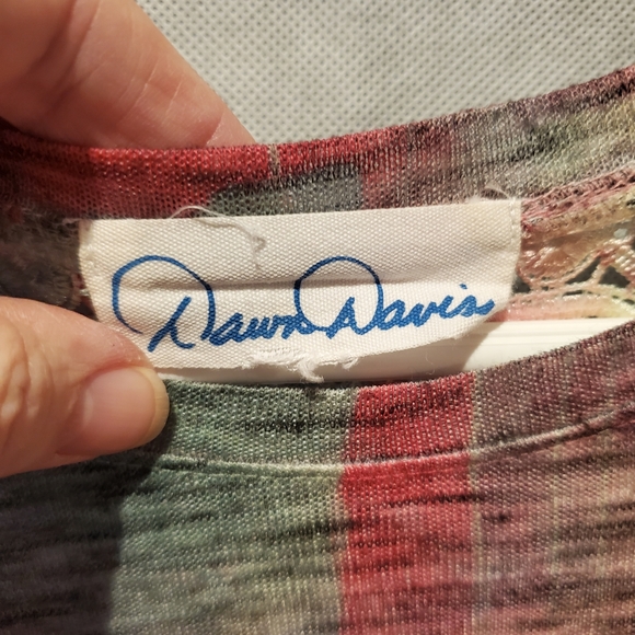 Anne Davis unique floral top with peplum and crochet back panel - Picture 2 of 4